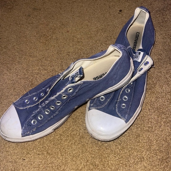 Men’s blue converse